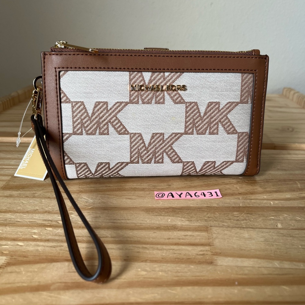 Michael Kors wallet🎈🎈
